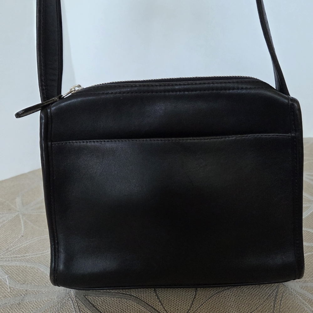 Vintage Coach 9053 Legacy Classic Shoulder Bag!